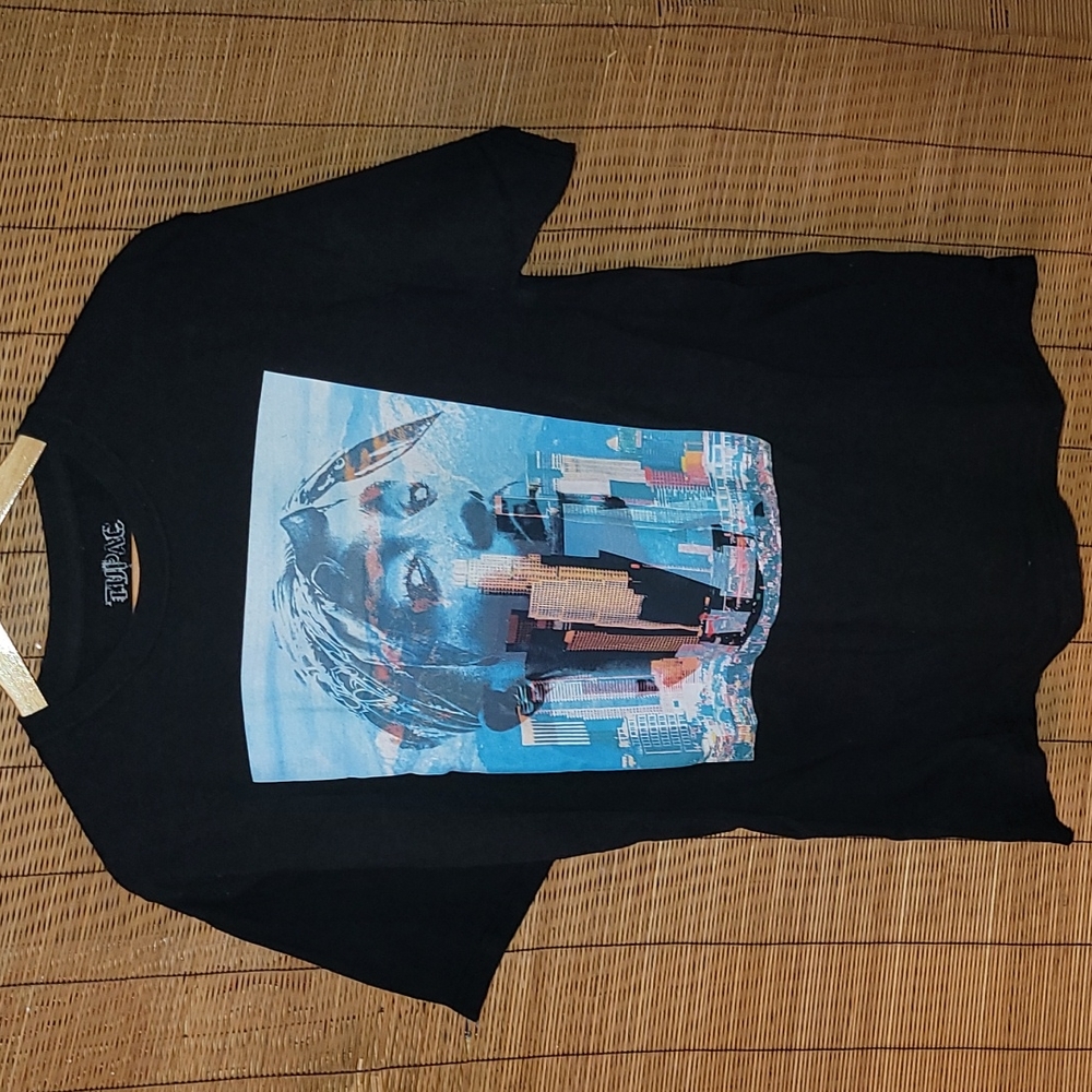 2014. TUPAC. T shirt. Size Large.